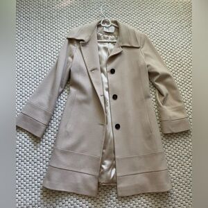 100% Wool light beige Fleurette coat. Size 4 petite.
